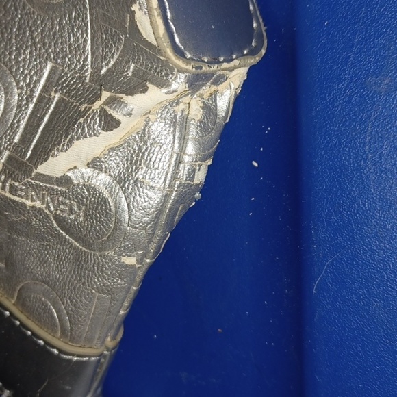 Kenneth Cole Little Purse - Picture 6 of 6